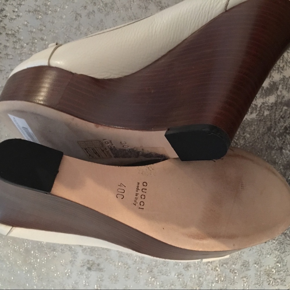 Authentic Tried on only - Picture 2 of 3